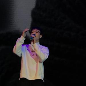 民工赖俊沈莹弹乳琴
